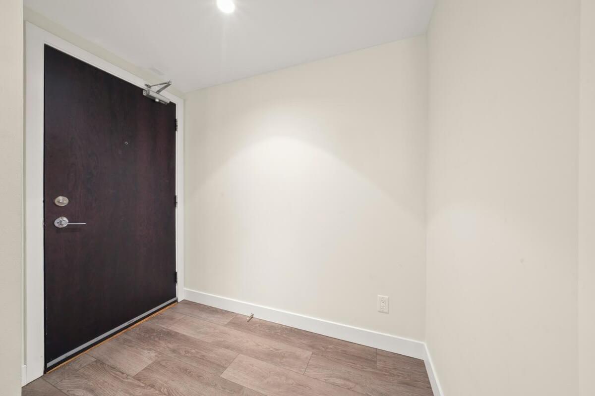 Dazzling Condo By Stadium Downtown With Free Parking Vancouver Exterior photo