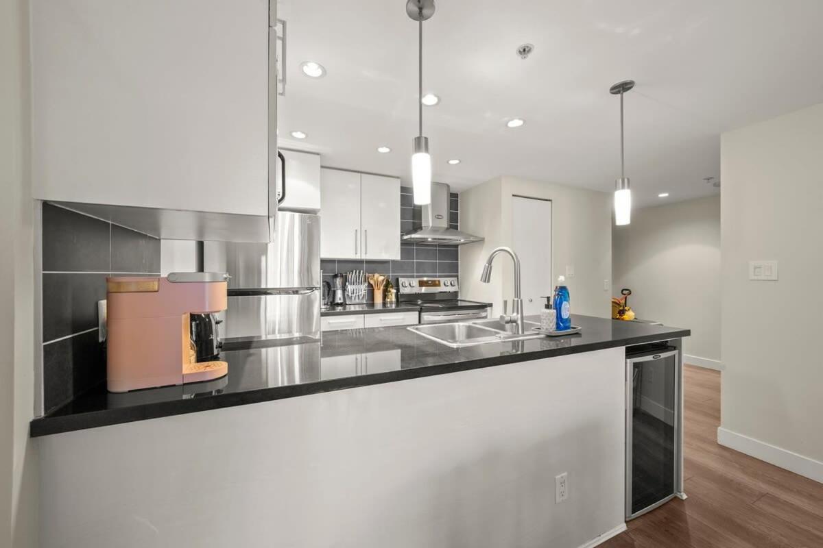 Dazzling Condo By Stadium Downtown With Free Parking Vancouver Exterior photo