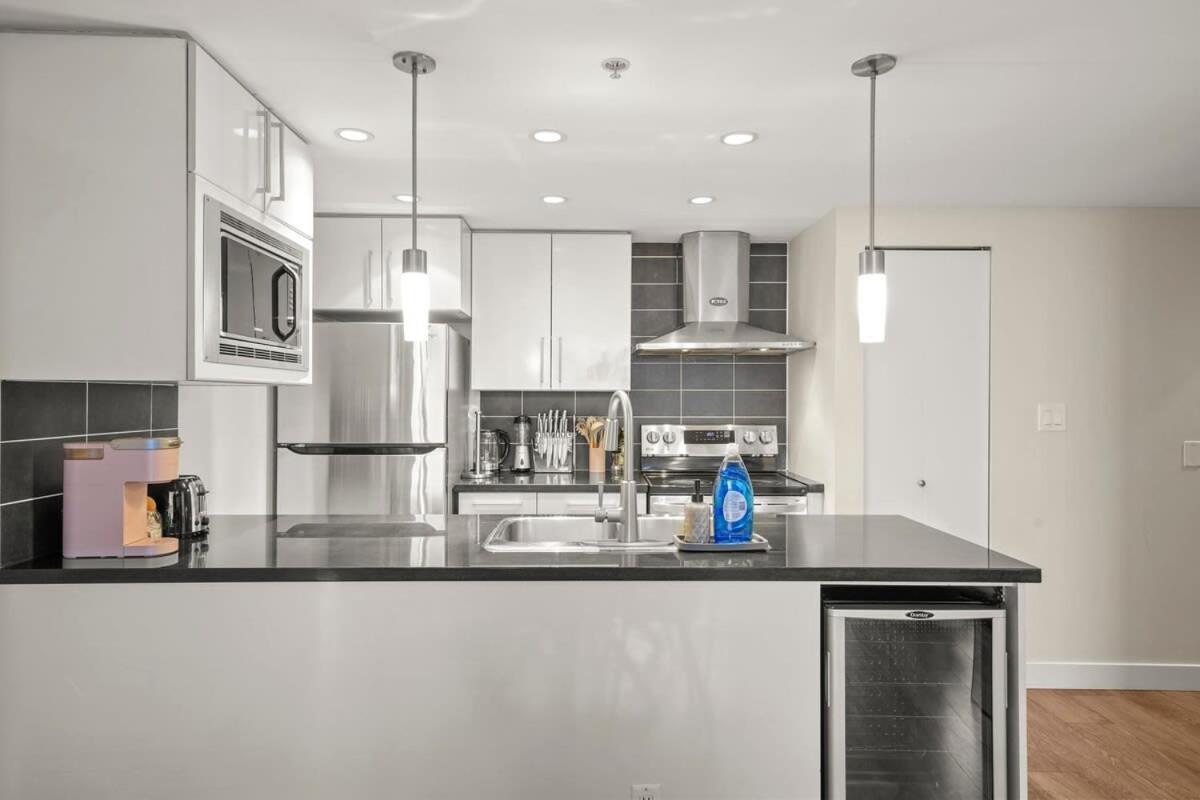 Dazzling Condo By Stadium Downtown With Free Parking Vancouver Exterior photo