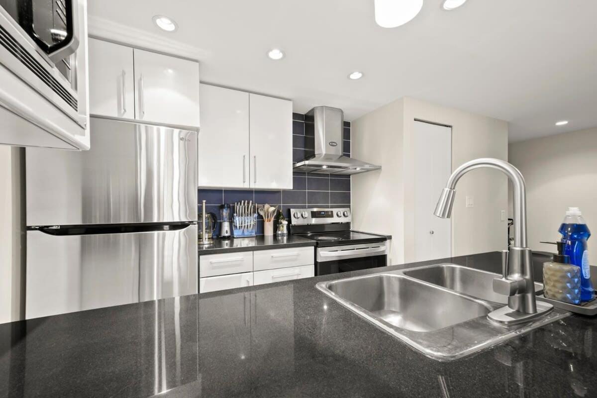 Dazzling Condo By Stadium Downtown With Free Parking Vancouver Exterior photo