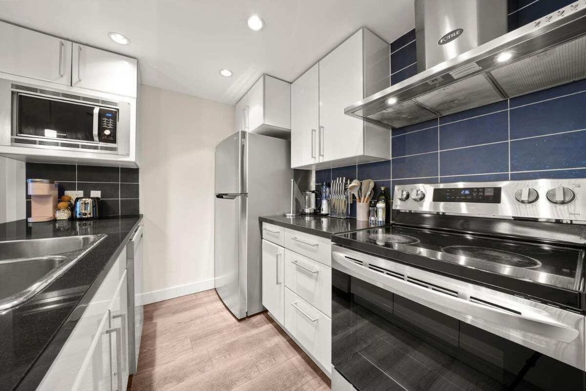 Dazzling Condo By Stadium Downtown With Free Parking Vancouver Exterior photo
