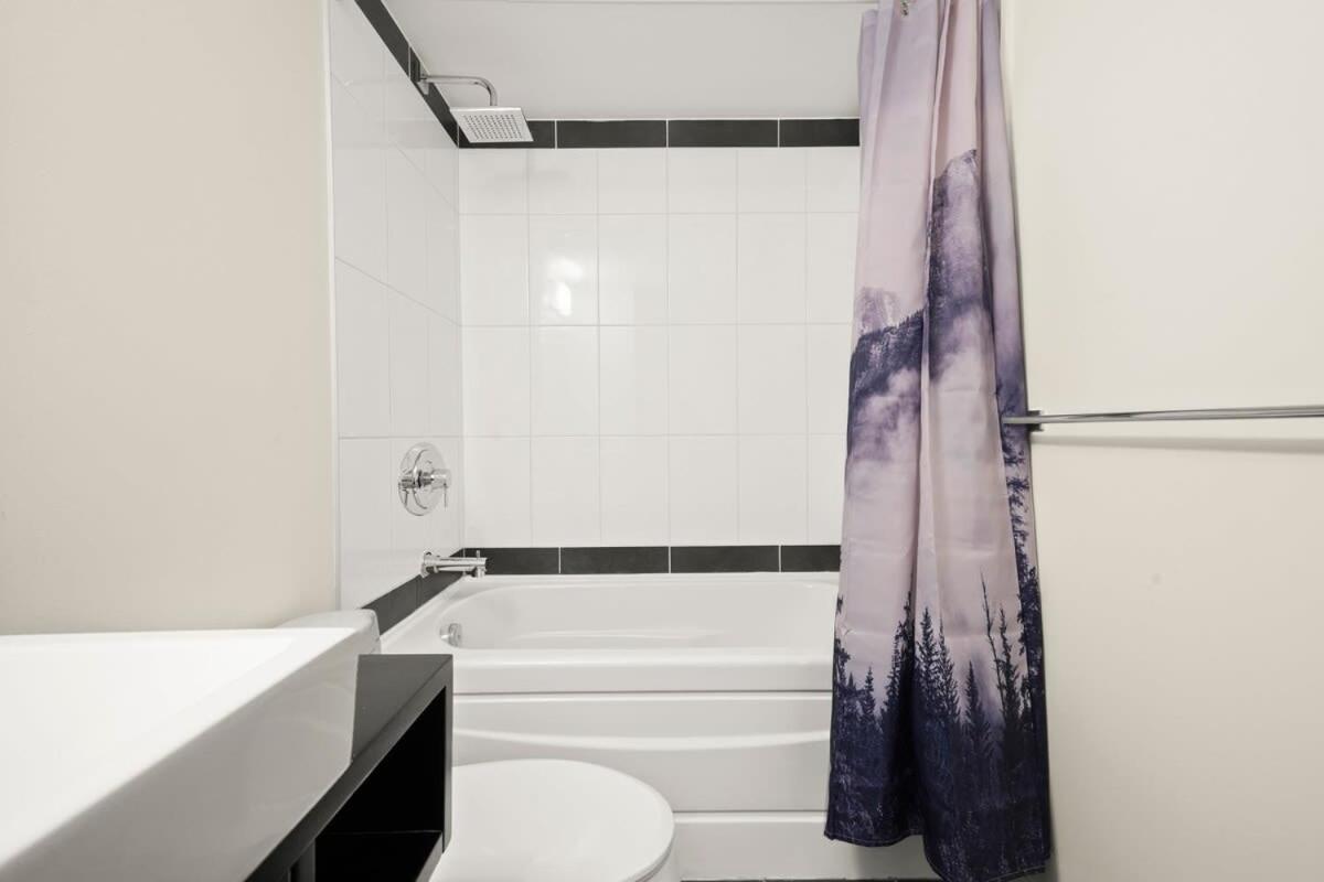 Dazzling Condo By Stadium Downtown With Free Parking Vancouver Exterior photo